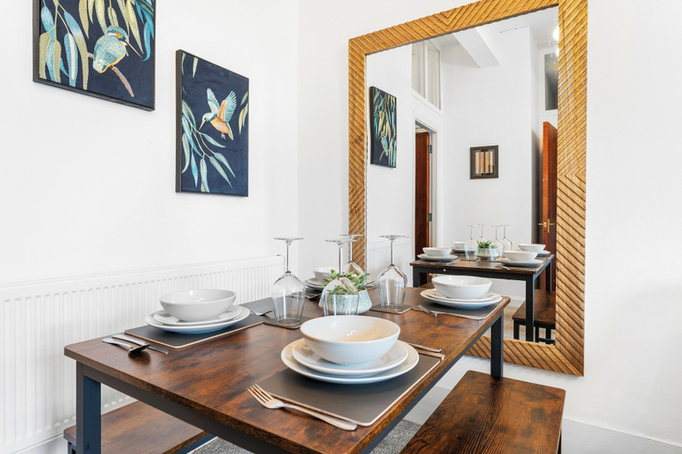 Dining, 2 Double Beds - Sleeps 4 - Parking - Wifi, Birmingham
