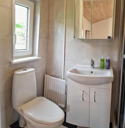 Bathroom 3, Ravencliff Lodge, Dalabyggð