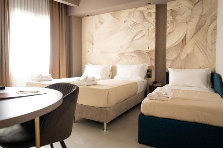 Room 2, Didimos Town Hotel, Reggio Di Calabria
