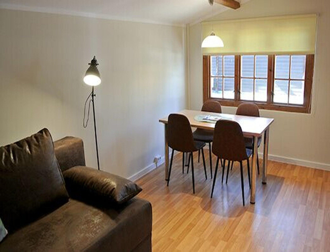 Dining 4, Bernsteinsee Home and Ferien Forest Chalet, Gifhorn