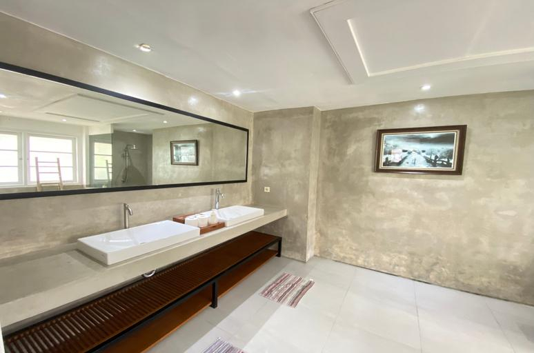Bathroom, Batu Bolong Residence, Badung