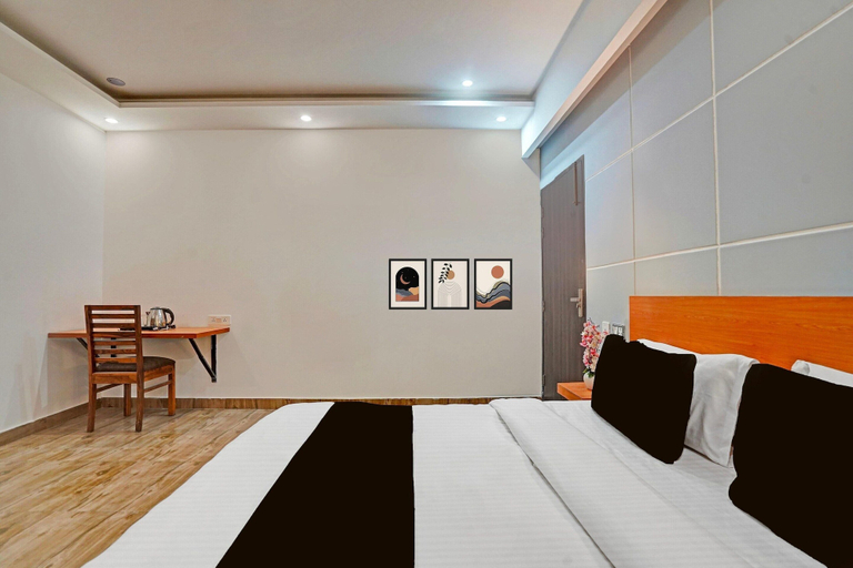 Room 2, Super Townhouse Sector 9 Gurgaon, Gurgaon