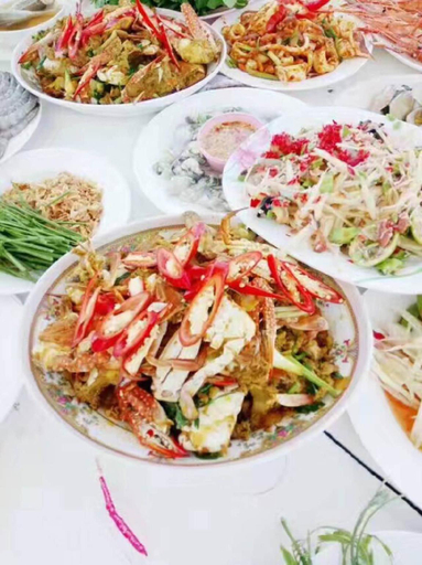 Food & Drinks 3, Best Condo in Central Pattaya With Rooftop Pool, Pattaya