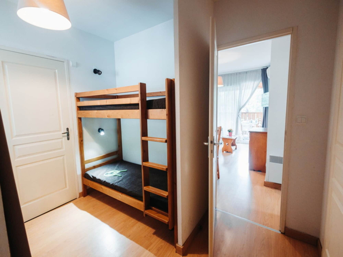 Room 3, Cozy 2-bedroom Air-conditioned Apartment, Ariège