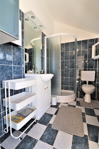 Bathroom, Apartment Mamic, Vir