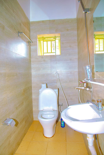 Bathroom 3, Breeze House Gikondo, Kicukiro