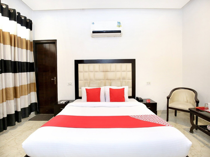 Room 4, Townhouse Patiala-zirakpur Crossway, Sahibzada Ajit Singh Nagar