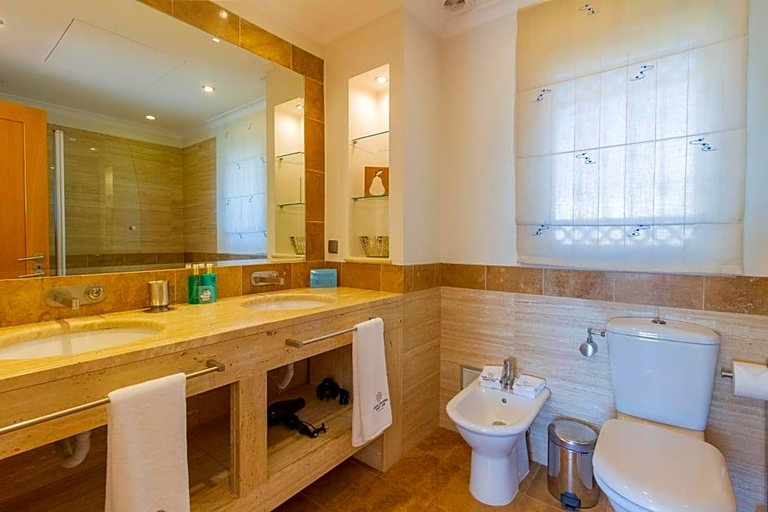 Bathroom, Dunas Douradas Beach Club, Loulé