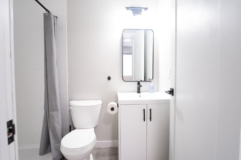 Bathroom 5, CK Motel, Chatham-Kent
