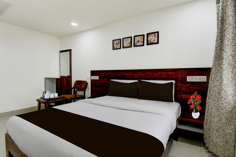 Room 4, Classic With Balcony Super Hotel O Mysore, Mysore