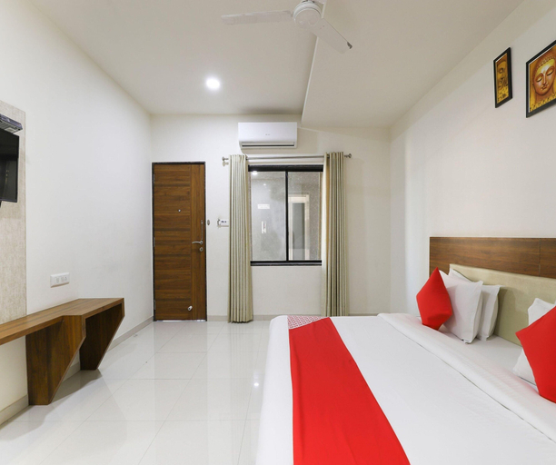 Room 5, Hotel O Iskcon Temple Navasari, Navsari