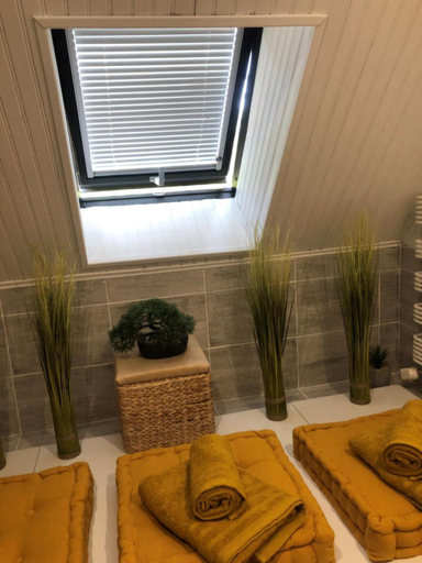 Others 2, Grande Chambre Familiale JAUNE Tout Bonnement Bien, Calvados