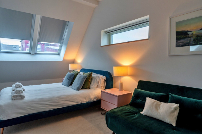 Room 2, Townhouse in Newquay Near Towan Beach, Cornwall