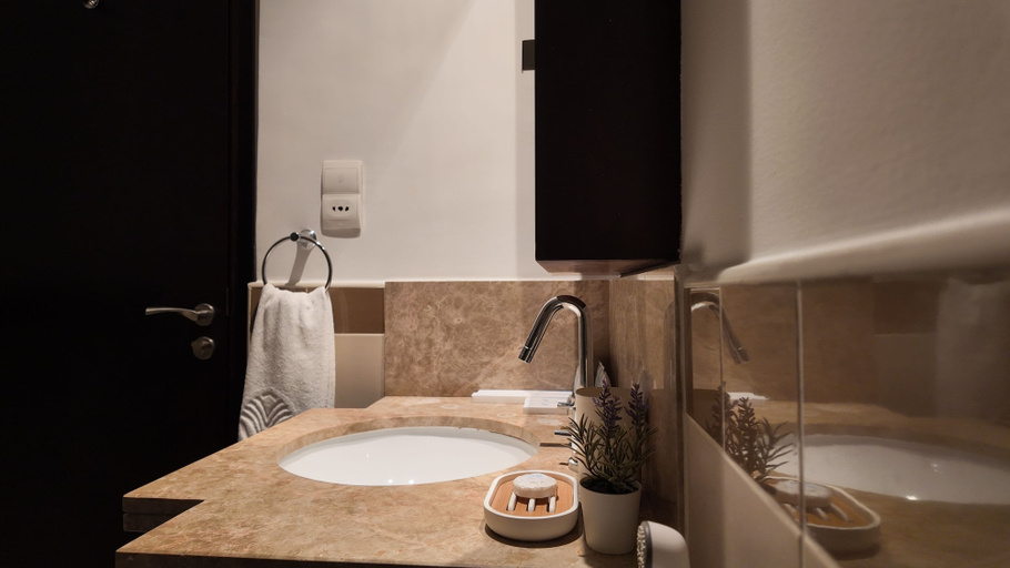 Bathroom 3, SIMPLY COMFORT Chic Downtown Studio Few Steps to Burj Khalifa, Dubai