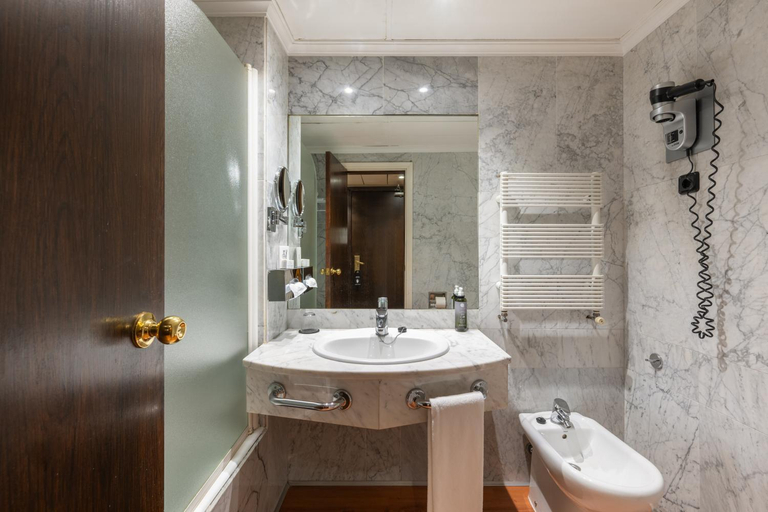 Bathroom 4, Agumar, Madrid