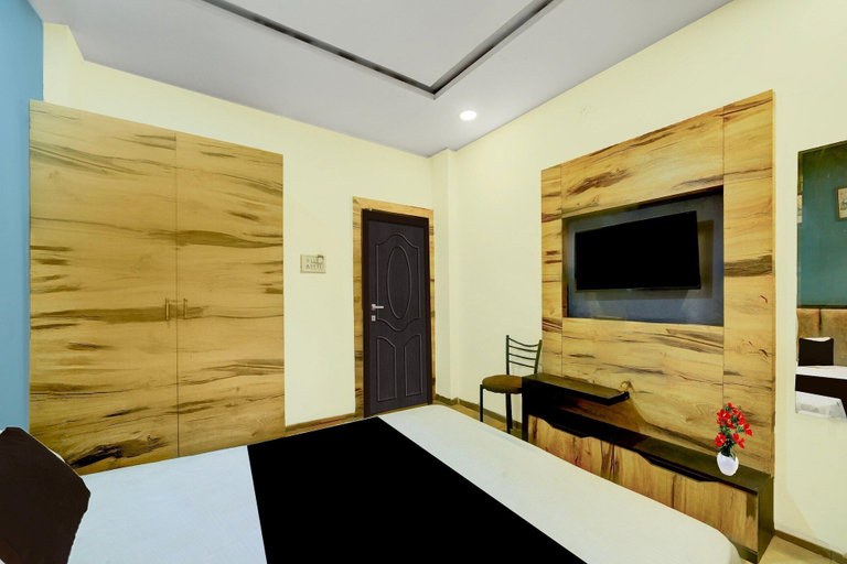 Room 2, Collection O Vrindavan Palace Colony, Indore
