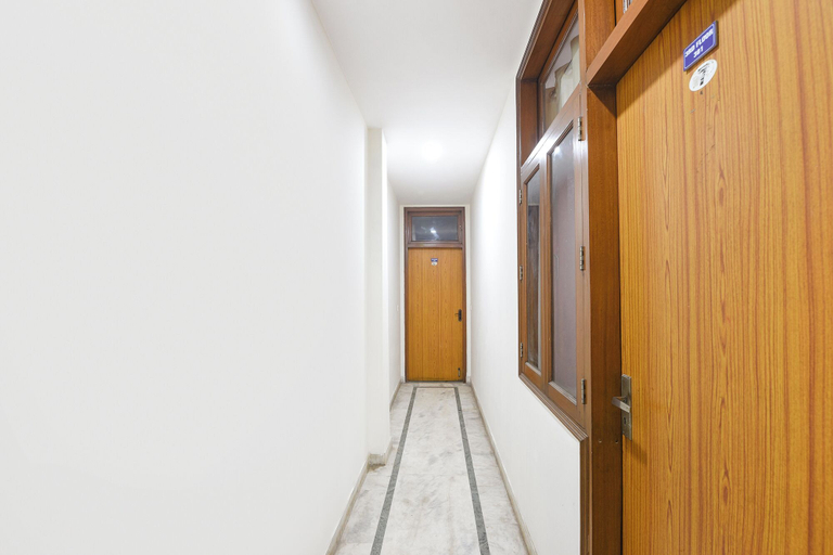Lobby 4, Fabhotel Grand, Delhi