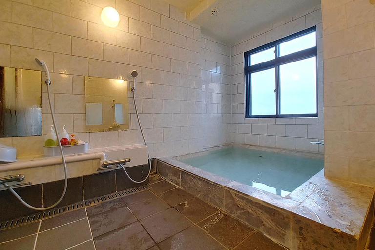 Bathroom 2, nanauraso, Sado