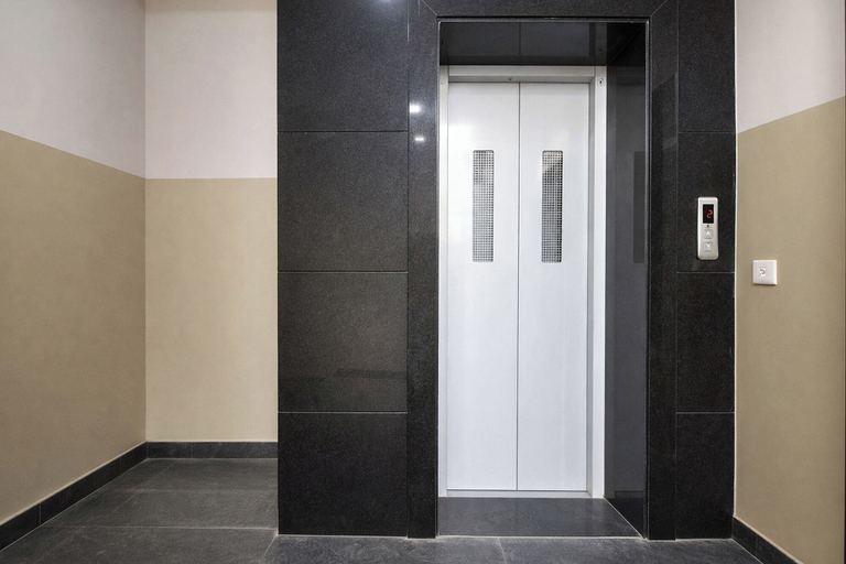 Elevator 5, Fabhotel Melodiya, Jaipur