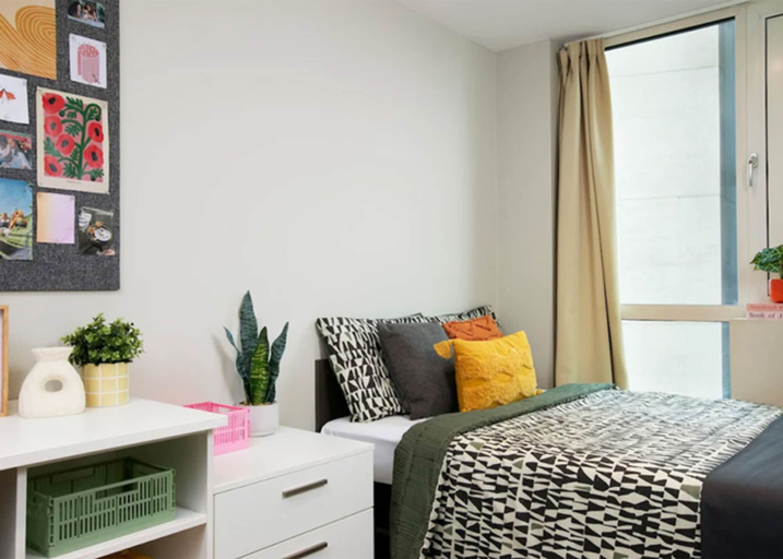 Room 4, Student only Ensuite Stapleton House, London