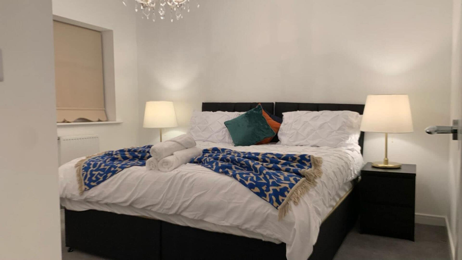 Room 5, House- Sleeps 6 & Free Parking, Thurrock