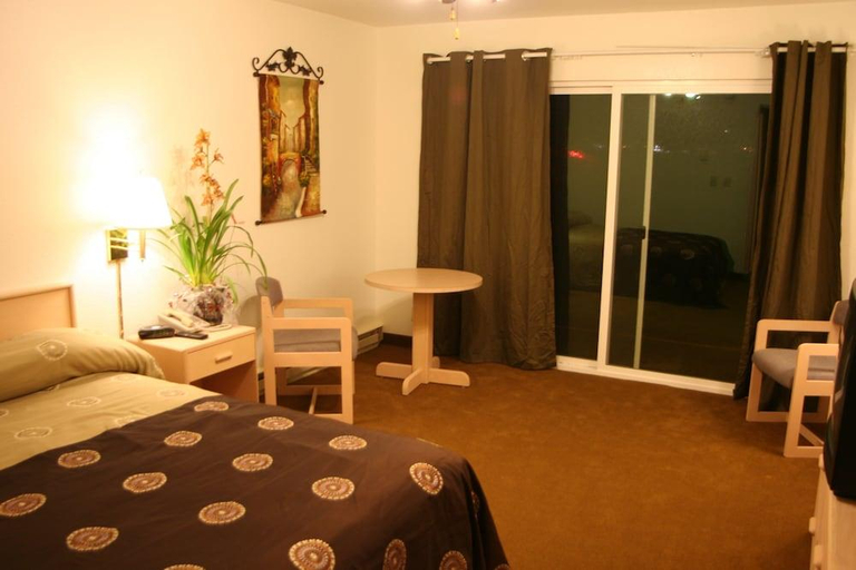 Bedroom 2, Waldport Bayfront Hotel & Restaurant, Lincoln