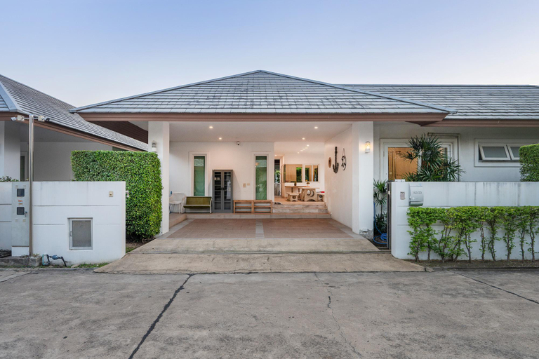 Exterior & Views