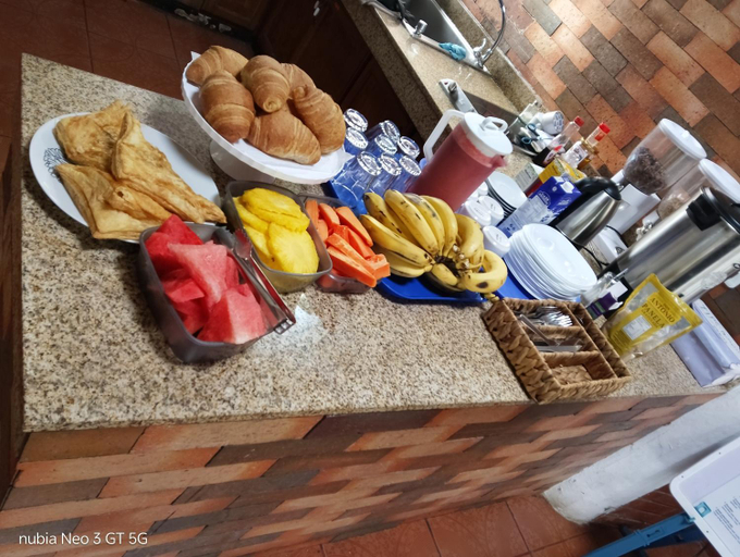 Food & Drinks