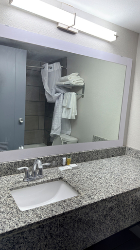 Bathroom 4, Ramada by Wyndham New Kensington, Westmoreland