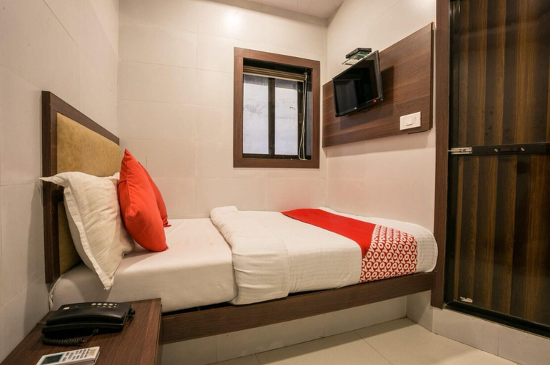 Room 3, Townhouse Oak Ulwe, Raigarh