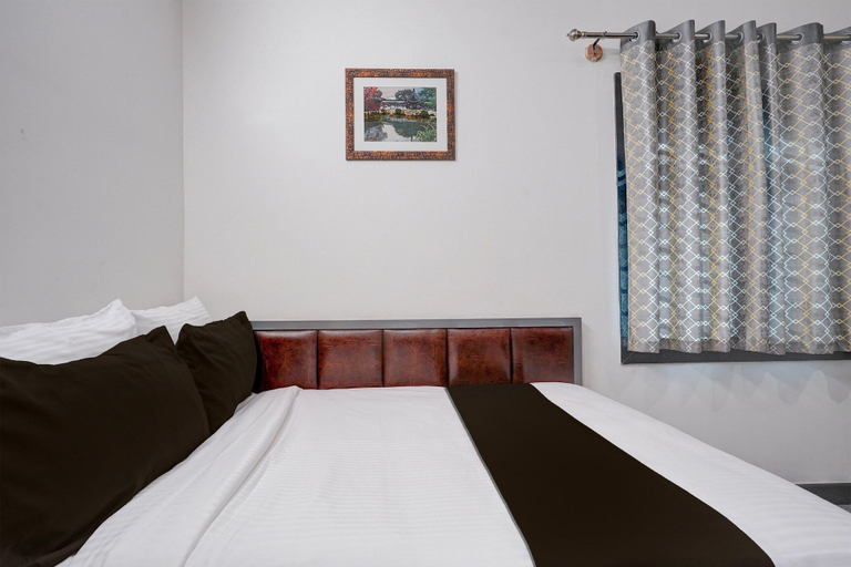 Room 5, Deluxe Townhouse Koramangala Road Complex, Bangalore