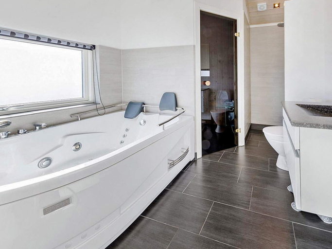 Bathroom 3, 5 Star Holiday Home in Rudkobing, Langeland