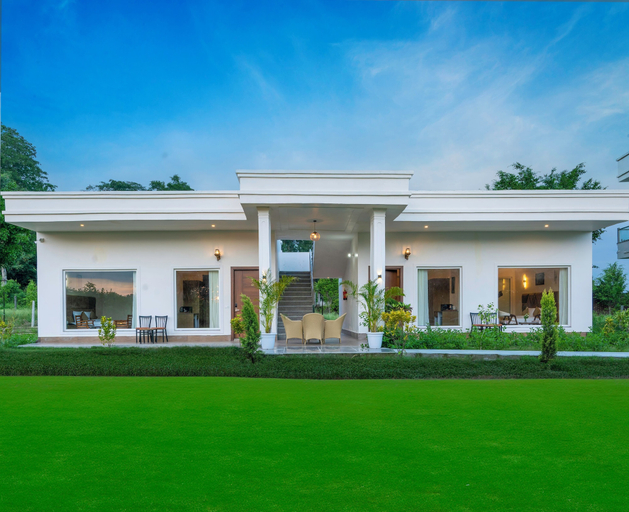 Exterior & Views