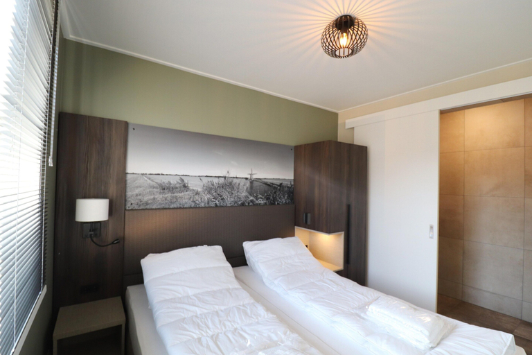 Room 5, Luxury waterfront villa, Littenseradiel