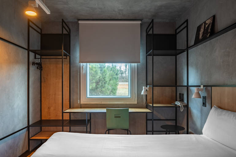 Bedroom 3, Ibis Barcelona Montmelo, Barcelona