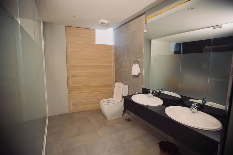 Bathroom, Giraffe Beach Hotel Dar es Salaam, Kinondoni