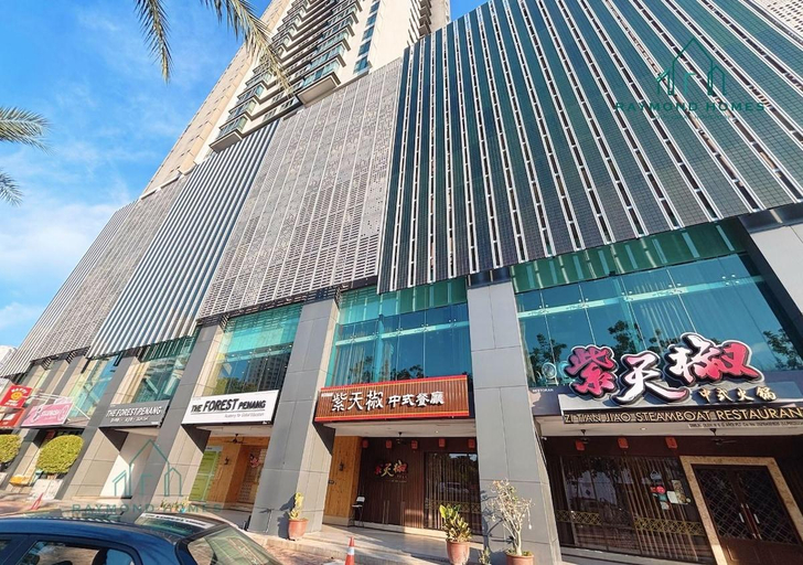 Exterior & Views