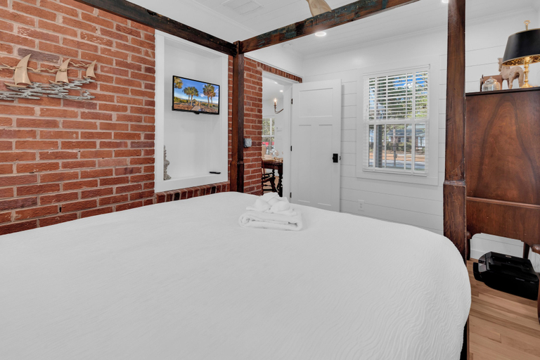 Room 5, Myrtle Beach Family Retreat-Spacious 4BR, Horry
