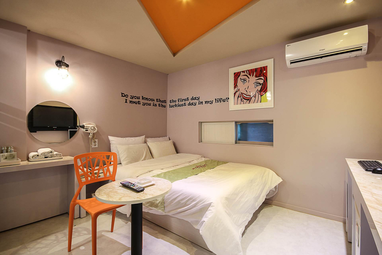 Bedroom 3, Sinchon Fiona, Seodaemun