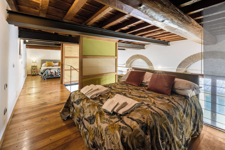 Room 2, Rustic-Chic Loft by the Duomo, Florence