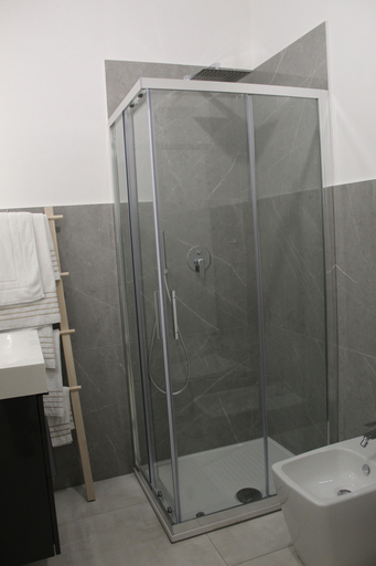Bathroom 5, Centromare Trapani, Trapani