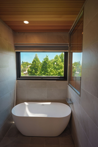 Bathroom 4, Yosemite No.2, Yilan