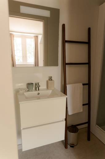 Bathroom, ABBAYE DE BLANCHELANDE, Manche