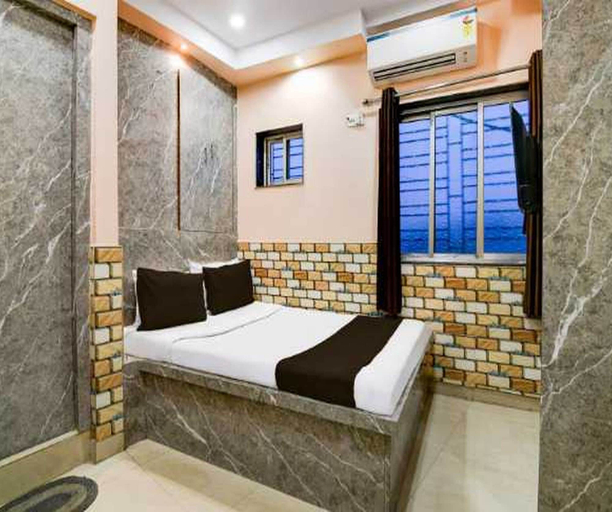 Room 4, Collection O Park Street Road, Kolkata