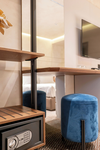 Others 5, Mattis Hotel, Tirana