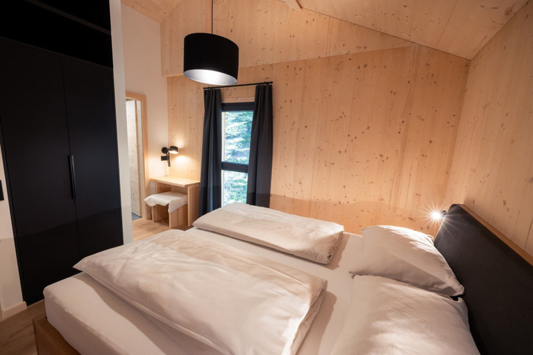 Bedroom 3, Superior Chalet mit Sauna & Hot Tub, Murau