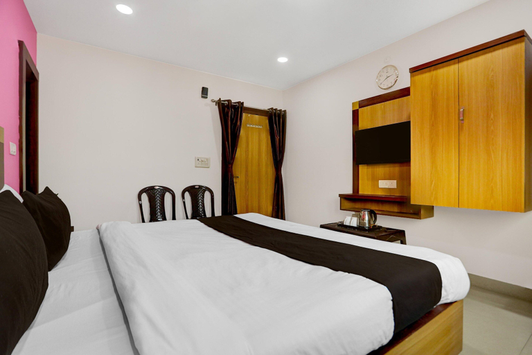 Room 5, Hotel O Varanasi Trade Center, Varanasi
