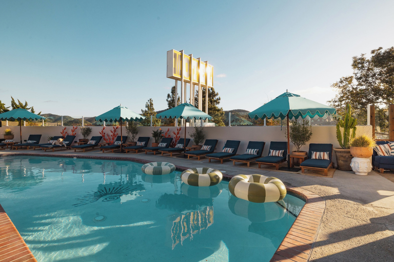 Sport & Beauty 1, Skyview Hotel - 21 & Over Pool, Santa Barbara