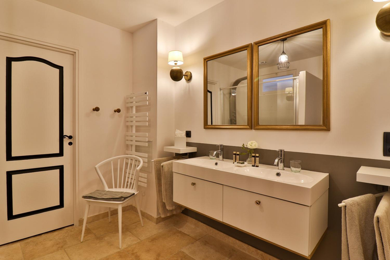 Bathroom 2, Mas Chateau Blanc, Vaucluse