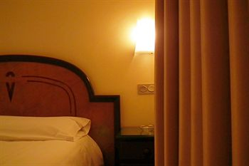 Others 4, Hotel Madrid Río, Madrid